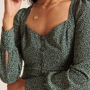 Abercrombie & Fitch / green button down blouse / size XS / Like New